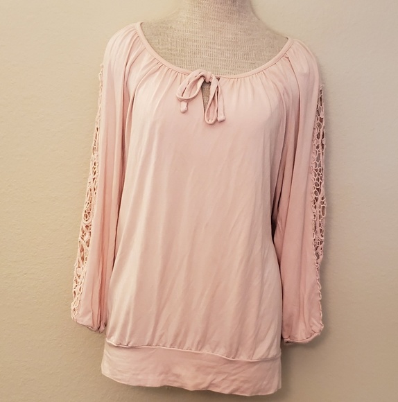 Tops - Pink blouse crochet arms